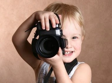 crianca com camera fotografica 0000000000000BA5